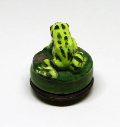 HALCYON DAYS ENAMEL BOX - SPOTTED GREEN & YELLOW FROG BONBONNIERE - WATER LILY