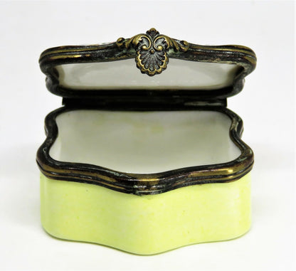 ANTIQUE ENAMEL BOX - 18TH TO 19TH CENTURY - BIRDS KISSING & PINK HEARTS