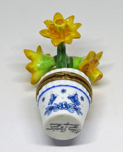 LIMOGES BOX - ELDA - YELLOW DAFFODILS - POT & DELFT BLUE FLOWERS & BUTTERFLY