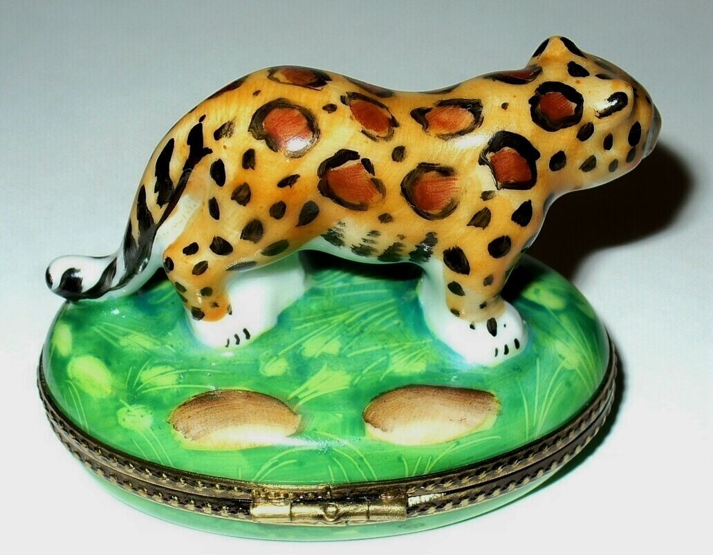 LIMOGES FRANCE BOX ~ LEOPARD IN THE JUNGLE ~WILD CAT~ GRASS & ROCKS ~ PEINT MAIN