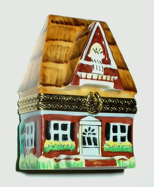 LIMOGES BOX - OLD-FASHIONED RED RURAL SCHOOL HOUSE - BACK TO SCHOOL - HORSE SHOE