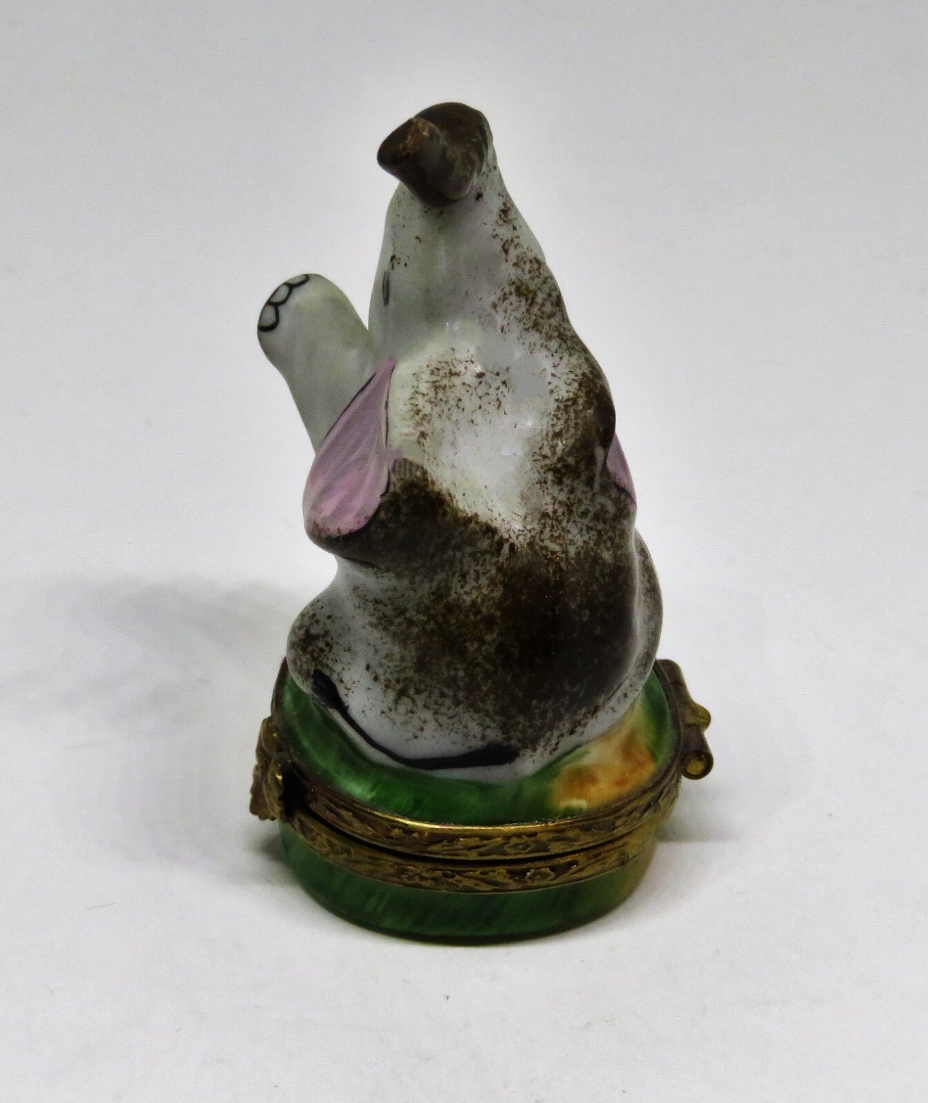 LIMOGES BOX- GERARD RIBIERRE - TINY AFRICAN ELEPHANT - TRUNK UP - LEAF CLASP -GR