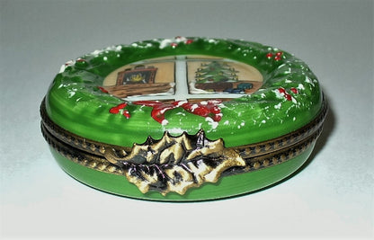 LIMOGES BOX - CHRISTMAS - WREATH & LIVING ROOM SCENE - FIREPLACE & TREE - HOLLY