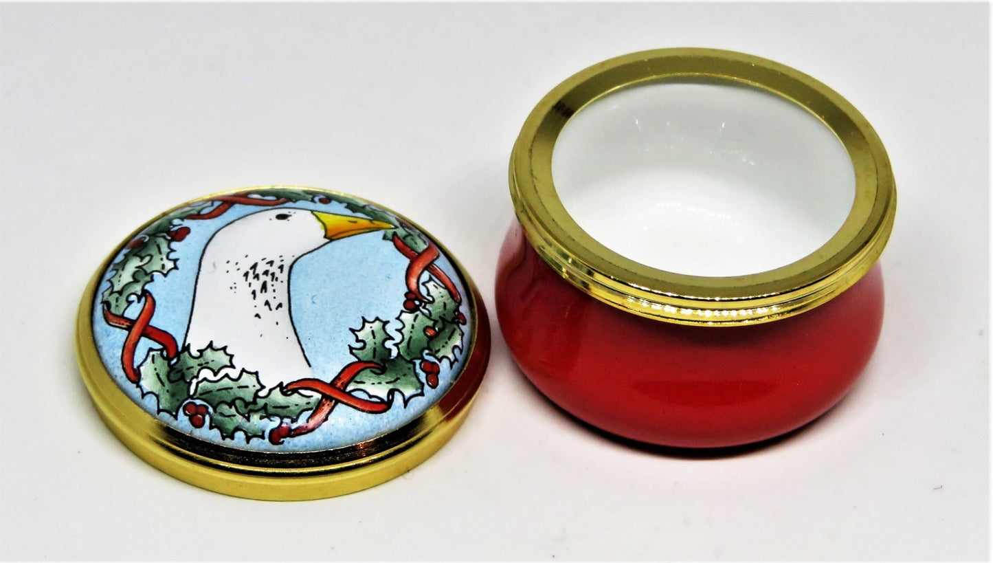 HALCYON DAYS ENAMEL BOX - CHRISTMAS GOOSE - WREATH OF HOLLY & RED RIBBONS
