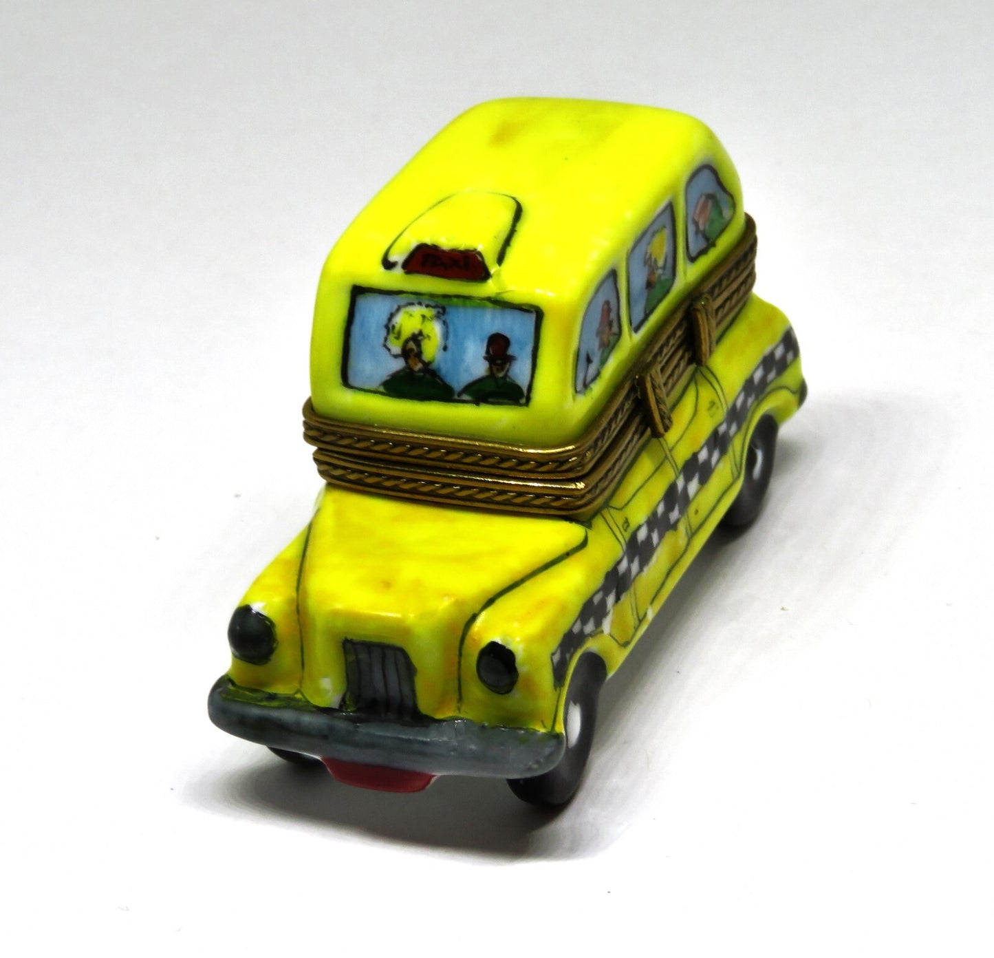 LIMOGES BOX ~ YELLOW CHECKERED TAXICAB & PASSENGERS ~ CAR ~ VEHICLE ~ PEINT MAIN