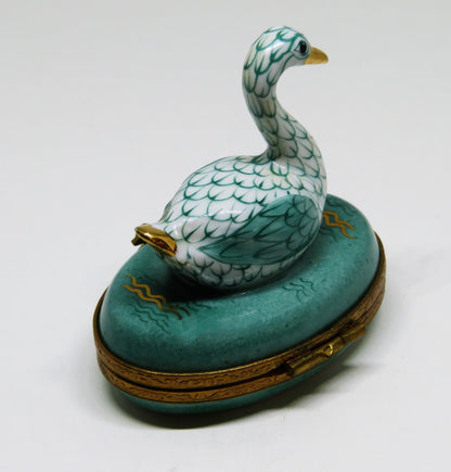 LIMOGES FRANCE BOX - TEAL FISHNET SWAN IN A POND - HEREND STYLE FISH NET