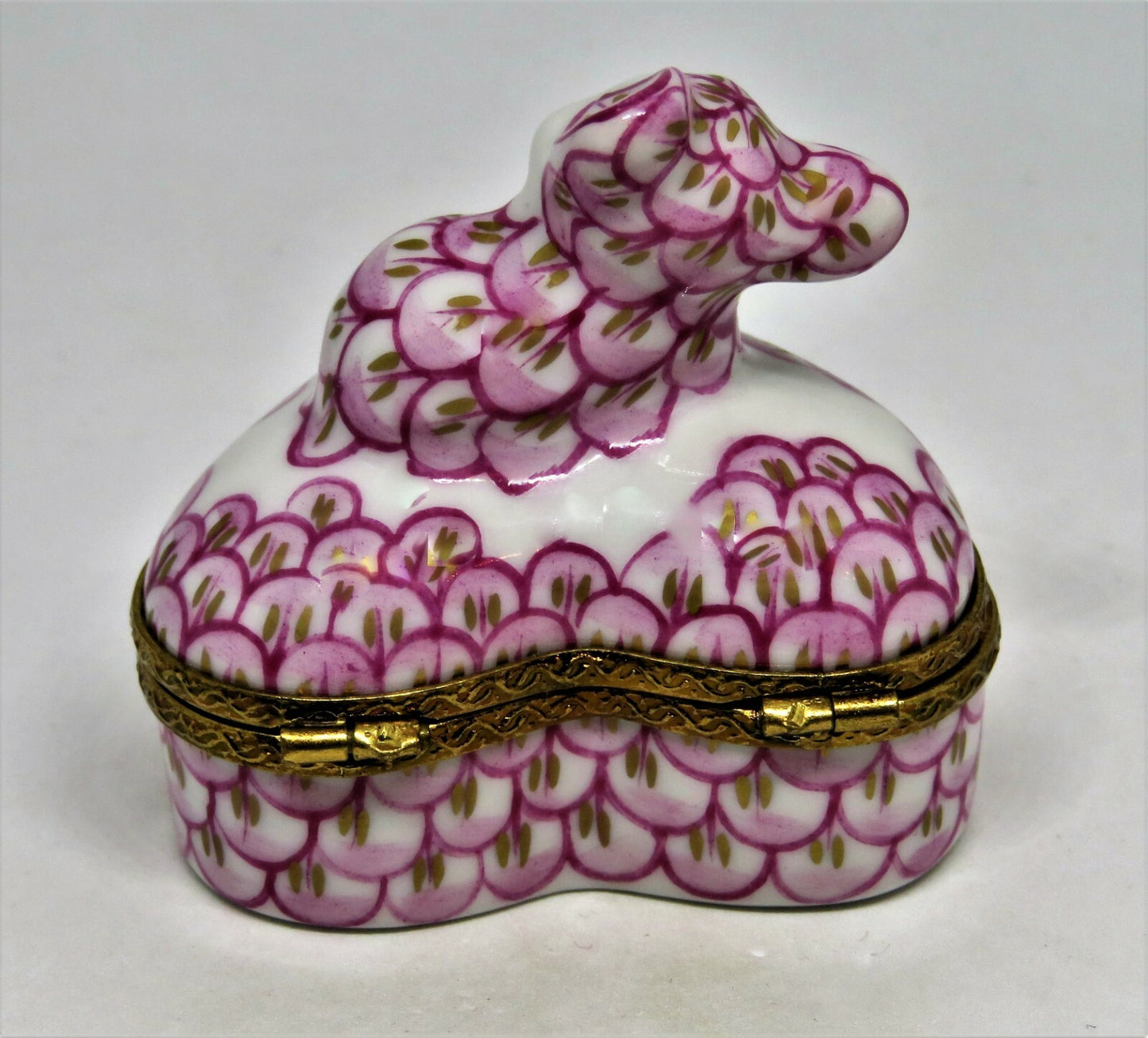 LIMOGES FRANCE BOX - HEREND STYLE RASPBERRY FISHNET MOUSE ON A HEART - FISH NET