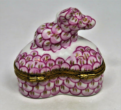 LIMOGES FRANCE BOX - HEREND STYLE RASPBERRY FISHNET MOUSE ON A HEART - FISH NET
