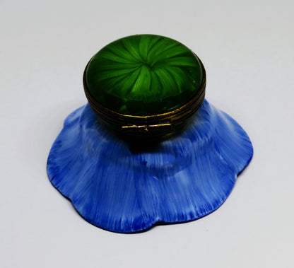LIMOGES FRANCE BOX ~ BLUE  & WHITE FLOWER & GREEN CENTER ~ PEINT MAIN