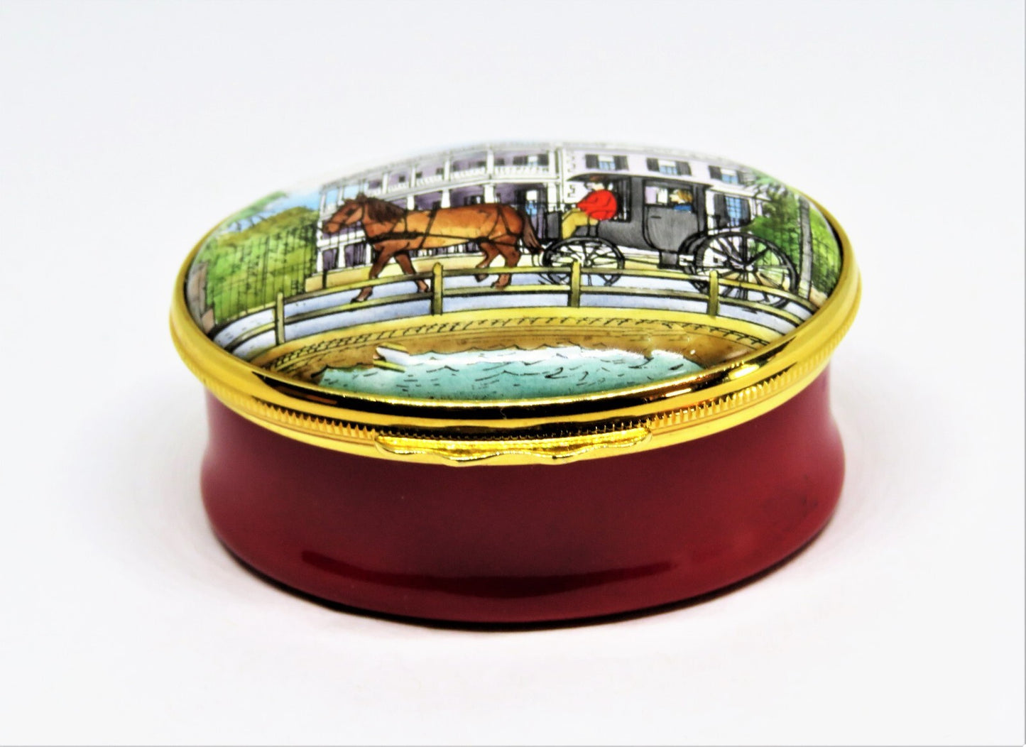HALCYON DAYS ENAMEL BOX- "A PRESENT FROM CHARLESTON" SC - HORSE & CARRIAGE - MIB