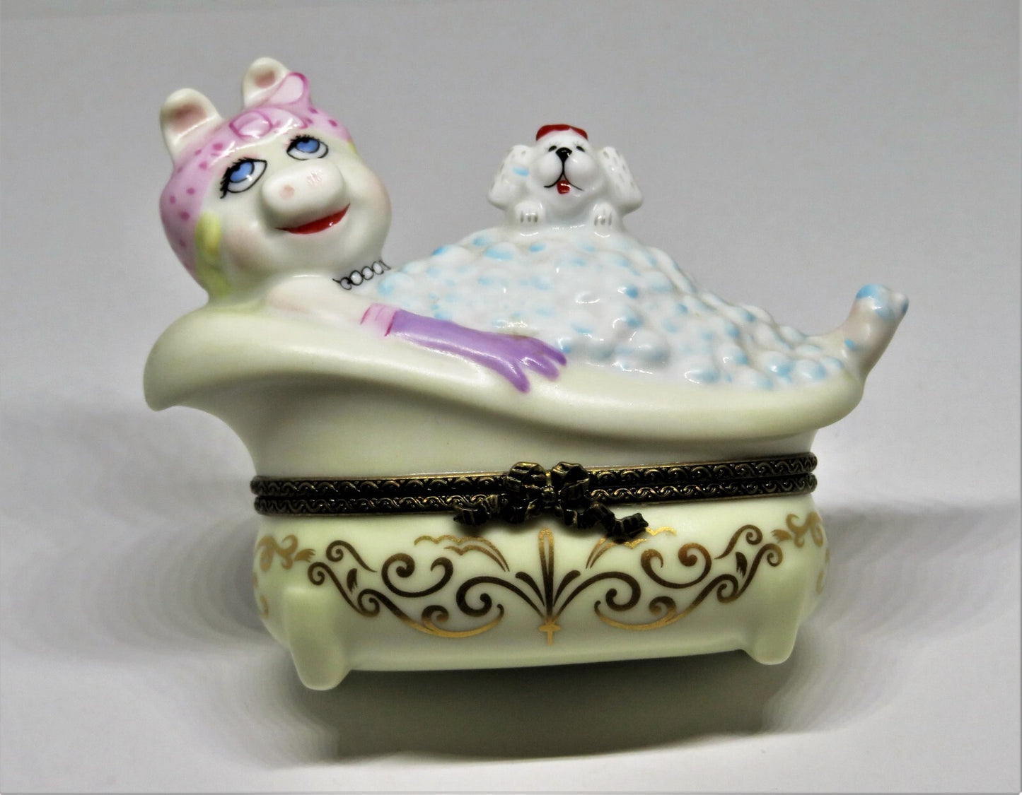 LIMOGES BOX- MISS PIGGY & DOG FOO-FOO IN A BUBBLE BATH - MUPPETS - SESAME STREET