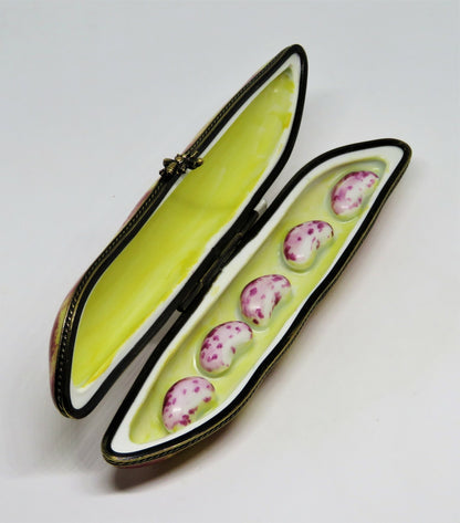 LIMOGES FRANCE BOX - CHAMART - PINTO BEANS IN A POD - VEGETABLES - BEE CLASP