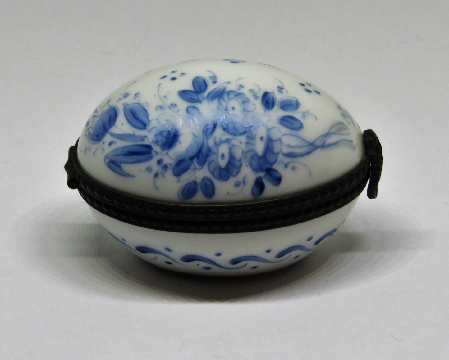 LIMOGES FRANCE BOX ~ VINTAGE FLORAL EASTER EGG ~ BLUE FLOWERS ~ TOP SIGNED "MC"