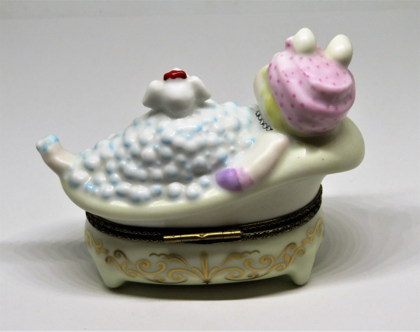 LIMOGES BOX- MISS PIGGY & DOG FOO-FOO IN A BUBBLE BATH - MUPPETS - SESAME STREET