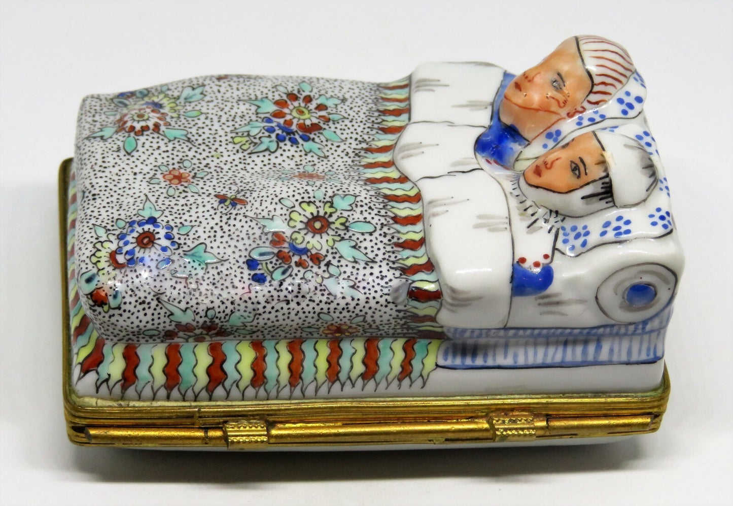 LIMOGES BOX - CHANTILLY - ANTIQUE COUPLE IN A FLORAL BED - FLOWERS & BEETLE
