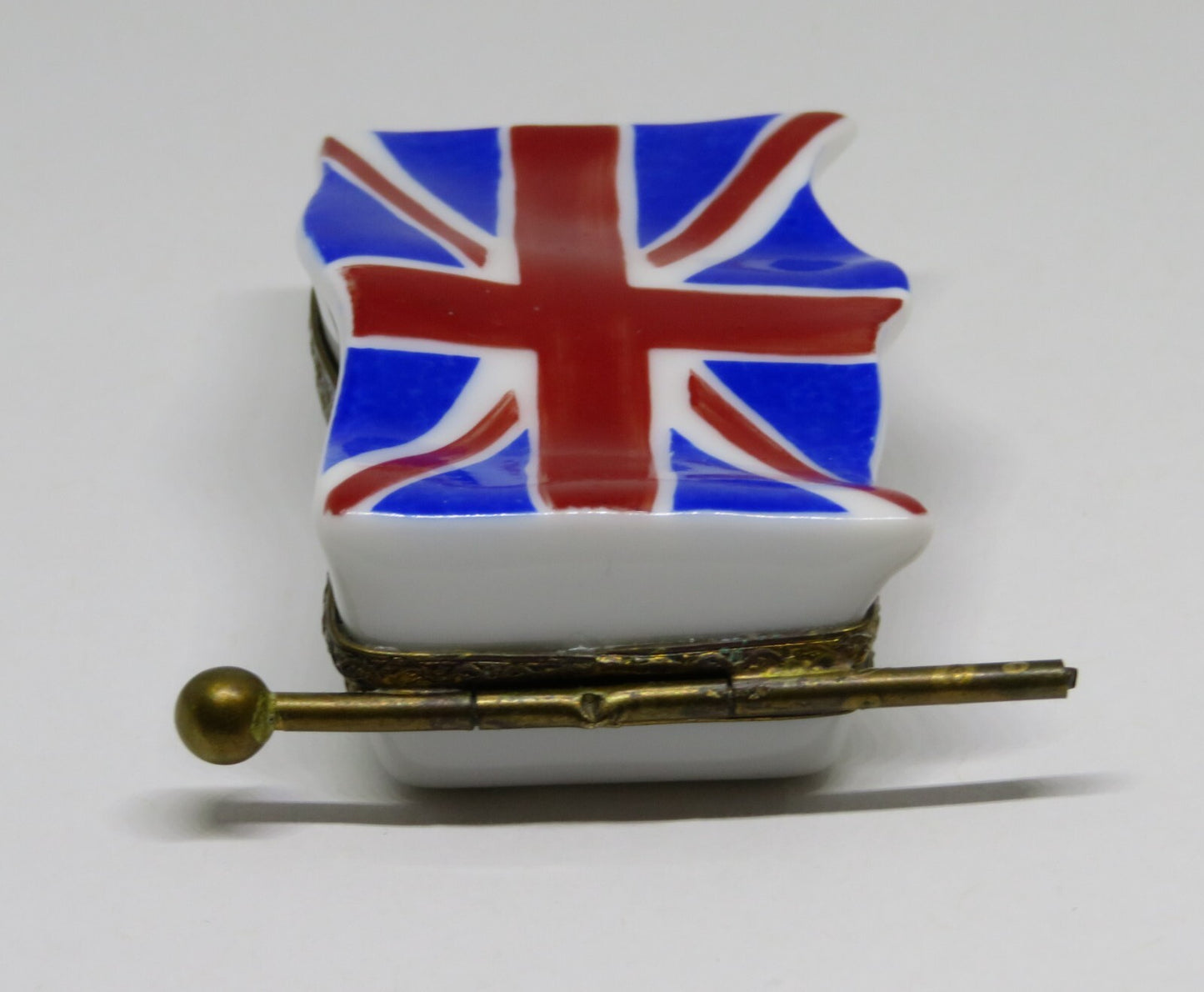 LIMOGES FRANCE BOX -EXIMIOUS- BRITISH UNION JACK FLAG ON A POLE - UNITED KINGDOM
