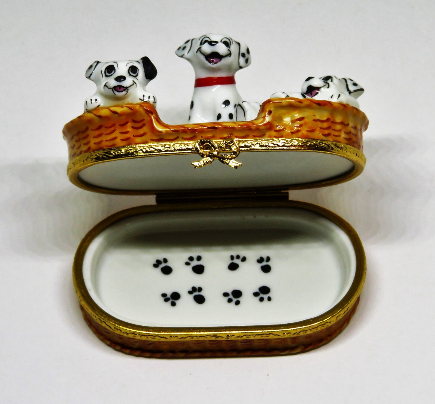 LIMOGES FRANCE BOX- ARTORIA - "101 DALMATIANS" - WALT DISNEY - DOGS - PUPPY - LE