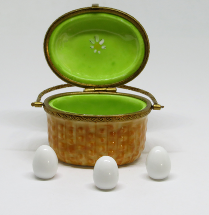 LIMOGES BOX - ROCHARD - NANTUCKET BASKET & 3 REMOVABLE EGGS - HENS & CHICK