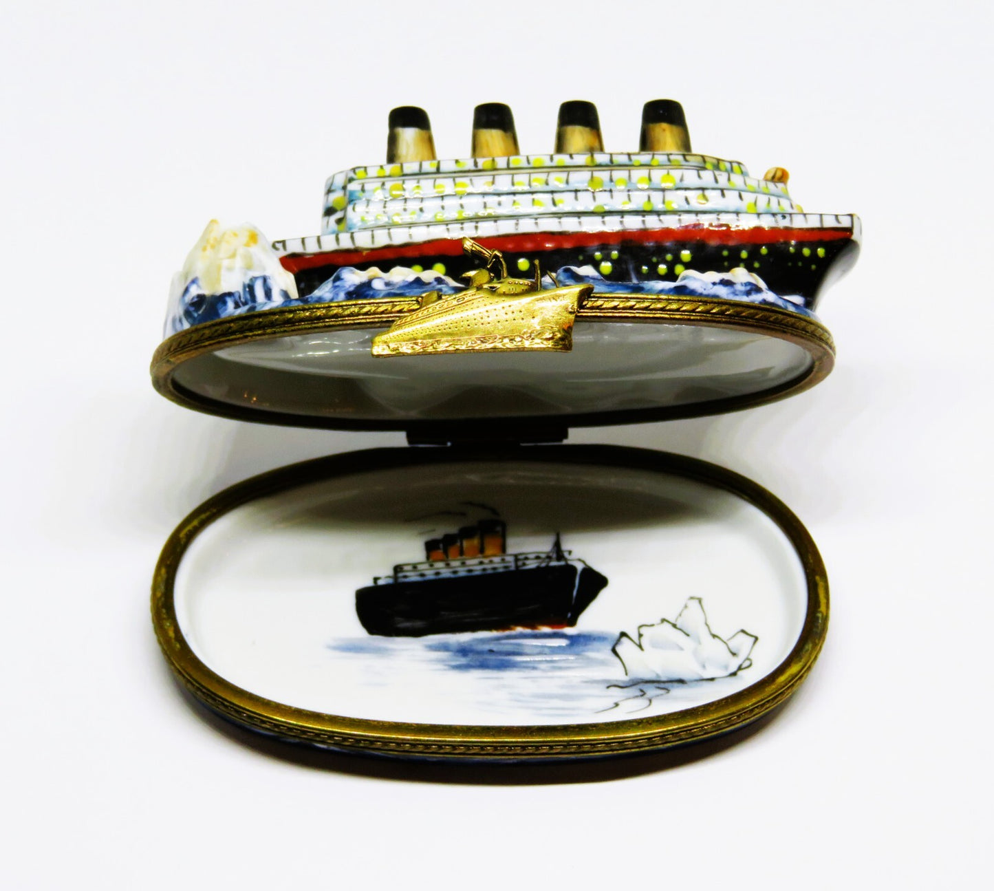 LIMOGES FRANCE BOX ~ TITANIC & ICEBERG ~ SHIP ~ OCEAN LINER ~ PEINT MAIN