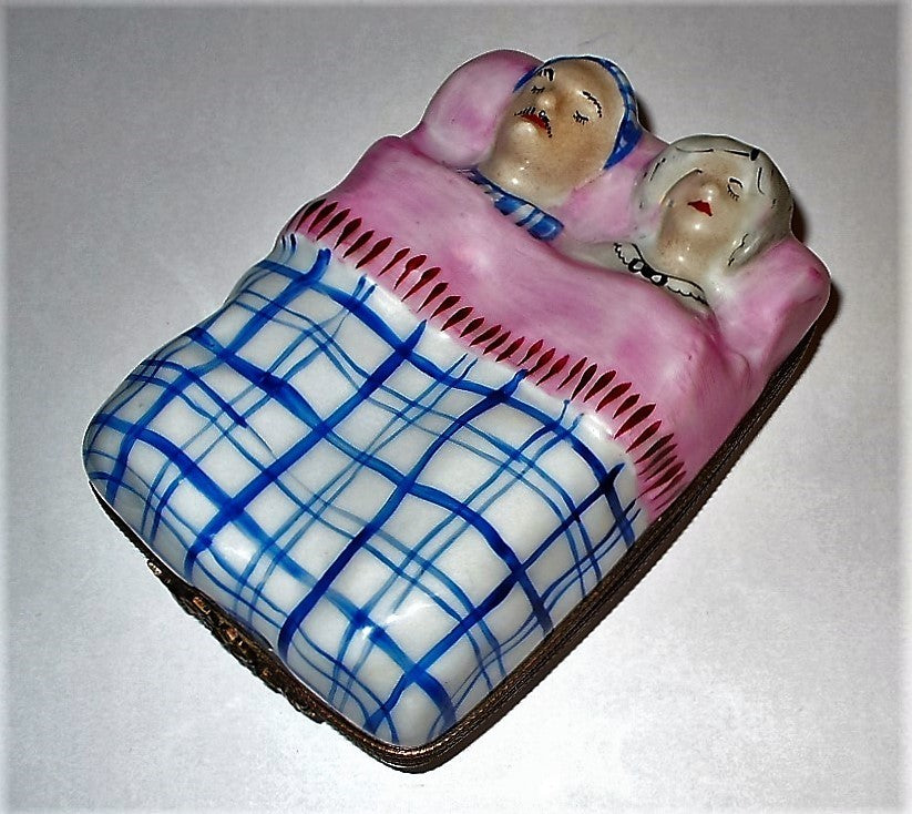LIMOGES FRANCE BOX ~ ROCHARD ~ COUPLE IN BED ~ WEDDING RINGS INSIDE ~ANNIVERSARY