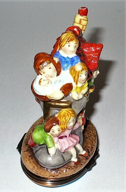 HALCYON DAYS ENAMEL BOX - OLD WOMAN LIVED IN A SHOE BONBONNIERE - NURSERY RHYMES