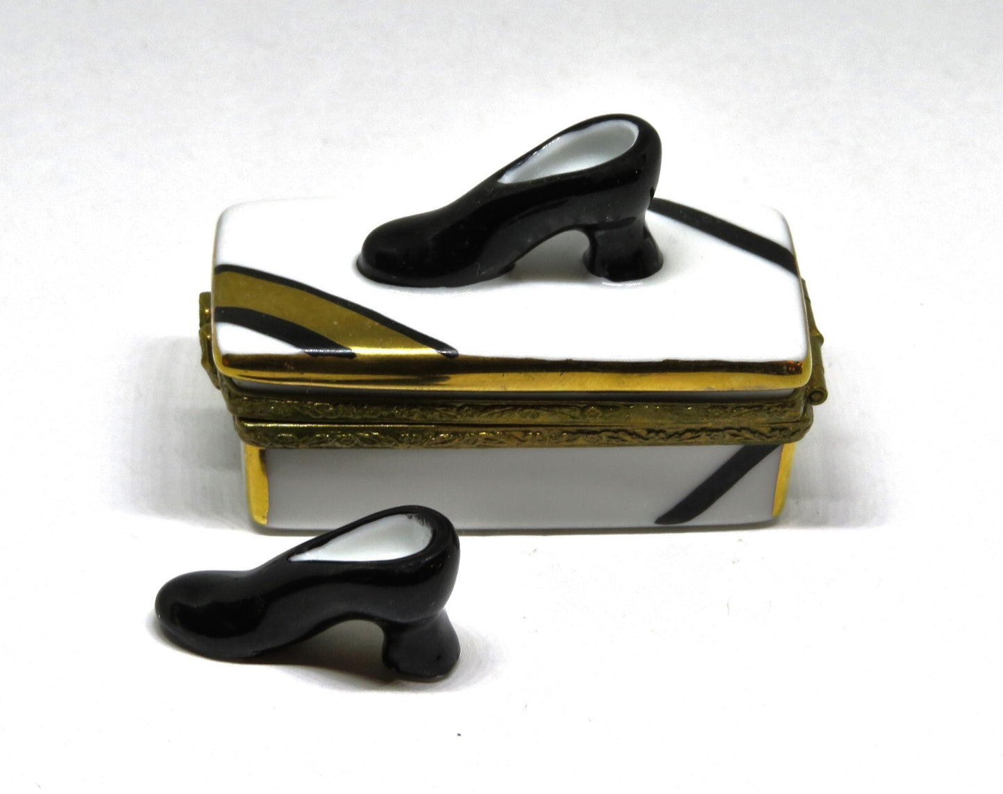 LIMOGES BOX ~ EXIMIOUS ~ SHOE BOX & BLACK HIGH HEELED PUMPS ~ SHOES ~ PEINT MAIN
