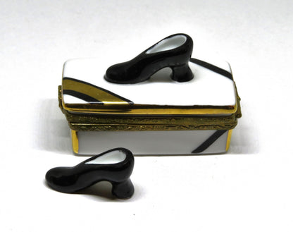 LIMOGES BOX ~ EXIMIOUS ~ SHOE BOX & BLACK HIGH HEELED PUMPS ~ SHOES ~ PEINT MAIN