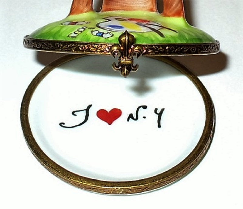 LIMOGES BOX -NEW YORK CITY PAINTING ON AN EASEL- TWIN TOWERS & STATUE OF LIBERTY