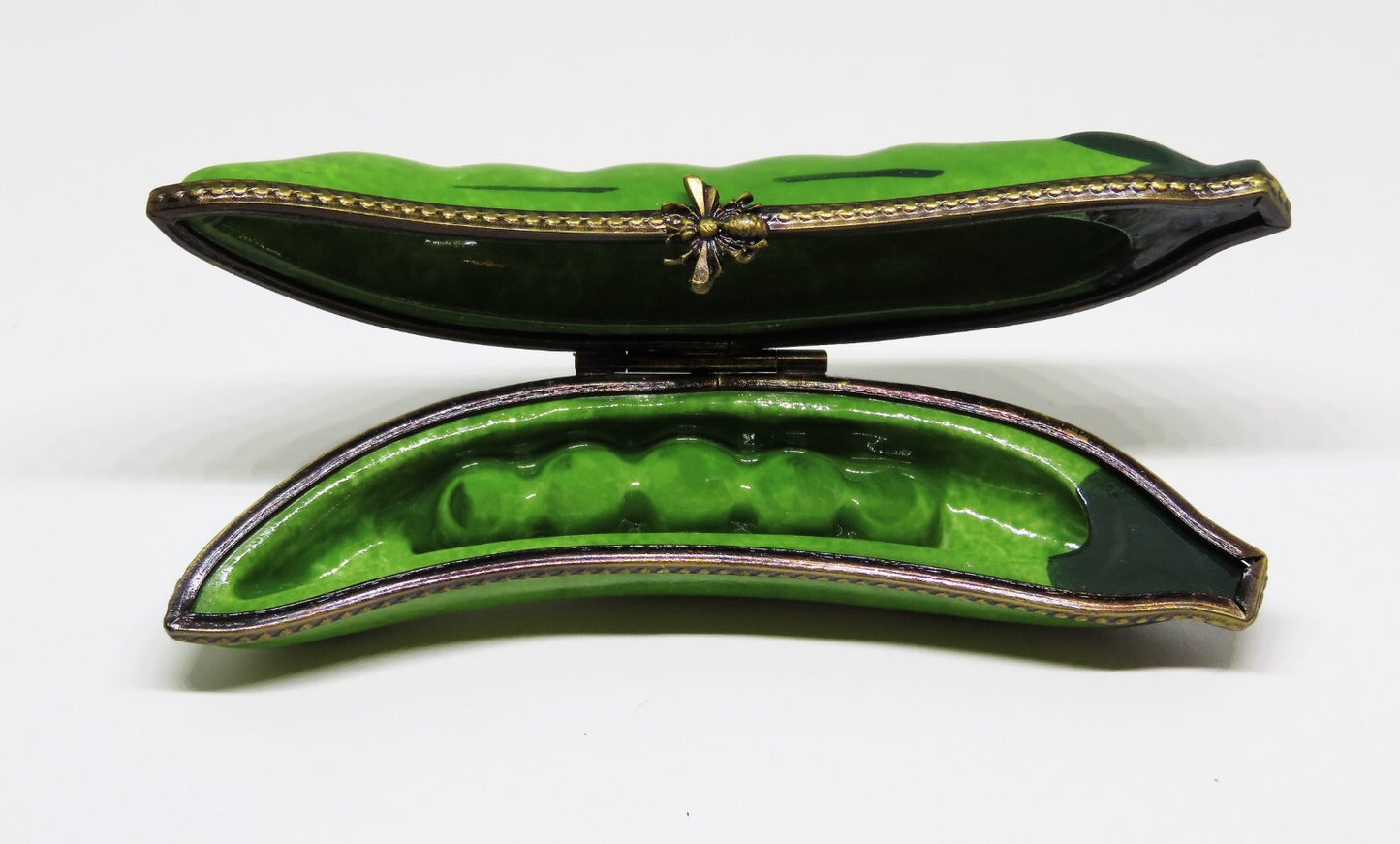 LIMOGES FRANCE BOX ~ LARGE PEA POD ~ FIVE PEAS INSIDE ~ PEAPOD ~ PEINT MAIN