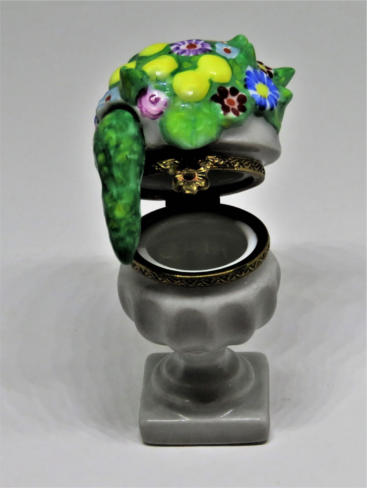 LIMOGES FRANCE BOX - GARDEN PLANTER - URN WITH FLOWERS & LEMONS - LE 29/500