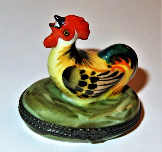 LIMOGES FRANCE BOX- ROCHARD -VINTAGE ROOSTER CROWING- LEAF CLASP -CHICKENS- FOWL