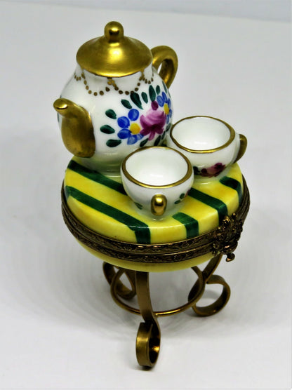 LIMOGES FRANCE BOX ~ PV ~ TABLE & TEAPOT & TEACUPS ~ LE 134/250 ~ PEINT MAIN