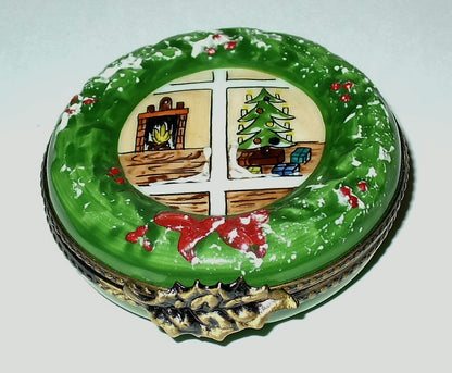 LIMOGES BOX - CHRISTMAS - WREATH & LIVING ROOM SCENE - FIREPLACE & TREE - HOLLY