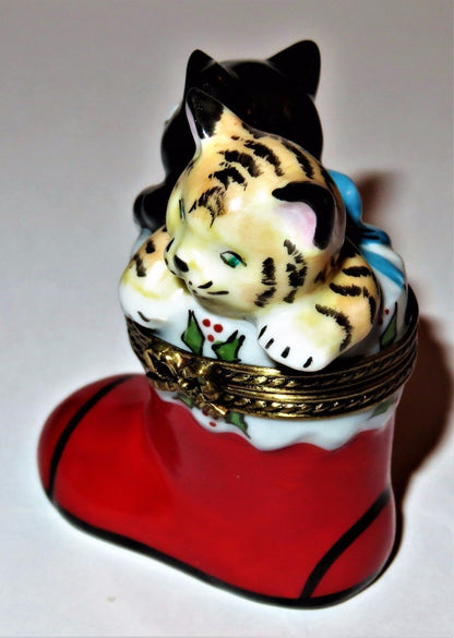 LIMOGES BOX - CHRISTMAS - SANTA CLAUS BOOT & KITTENS - CATS - HOLLY