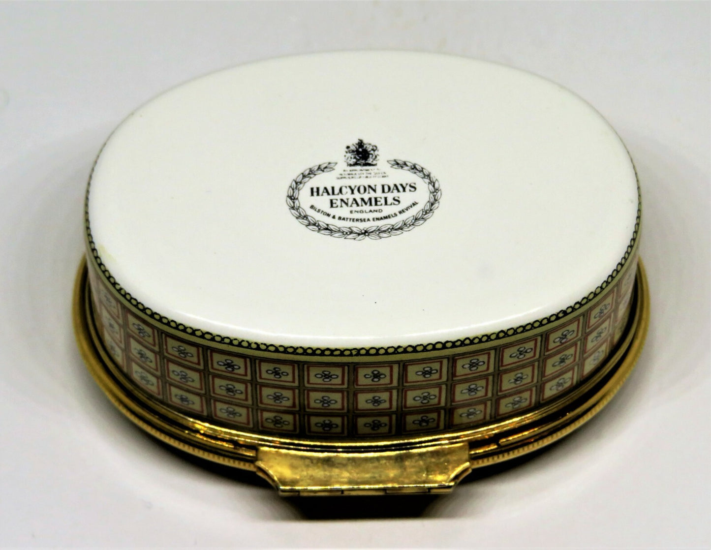 HALCYON DAYS ENGLISH ENAMEL BOX - SEASHELLS -SEVRES PORCELAIN- SMITHSONIAN - MIB