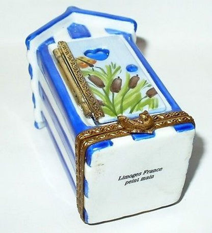 LIMOGES FRANCE BOX ~ SEAL IN A DOUBLE HINGED BEACH HOUSE ~ CABANA ~ PEINT MAIN