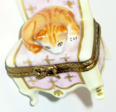 LIMOGES FRANCE BOX ~ CAT ON PINK BOUDOIR CHAIR ~ KITTEN ~ KITTY ~ PEINT MAIN