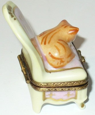 LIMOGES FRANCE BOX ~ CAT ON PINK BOUDOIR CHAIR ~ KITTEN ~ KITTY ~ PEINT MAIN