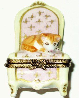 LIMOGES FRANCE BOX ~ CAT ON PINK BOUDOIR CHAIR ~ KITTEN ~ KITTY ~ PEINT MAIN