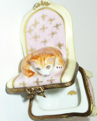 LIMOGES FRANCE BOX ~ CAT ON PINK BOUDOIR CHAIR ~ KITTEN ~ KITTY ~ PEINT MAIN