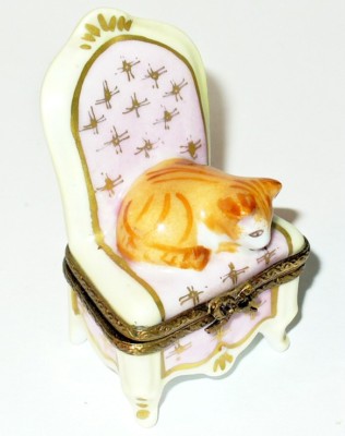 LIMOGES FRANCE BOX ~ CAT ON PINK BOUDOIR CHAIR ~ KITTEN ~ KITTY ~ PEINT MAIN